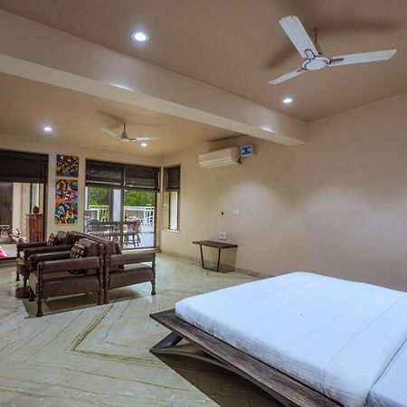 Saffronstays Aura, Alibaug - Luxury Pool Villa With A Game Room And Spacious Lawn 알리바그 외부 사진
