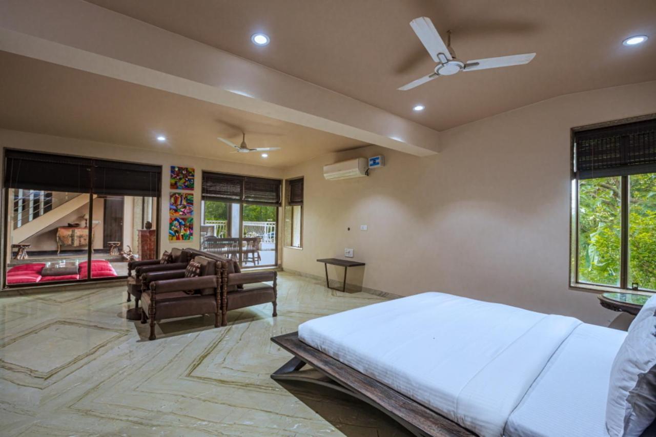 Saffronstays Aura, Alibaug - Luxury Pool Villa With A Game Room And Spacious Lawn 알리바그 외부 사진