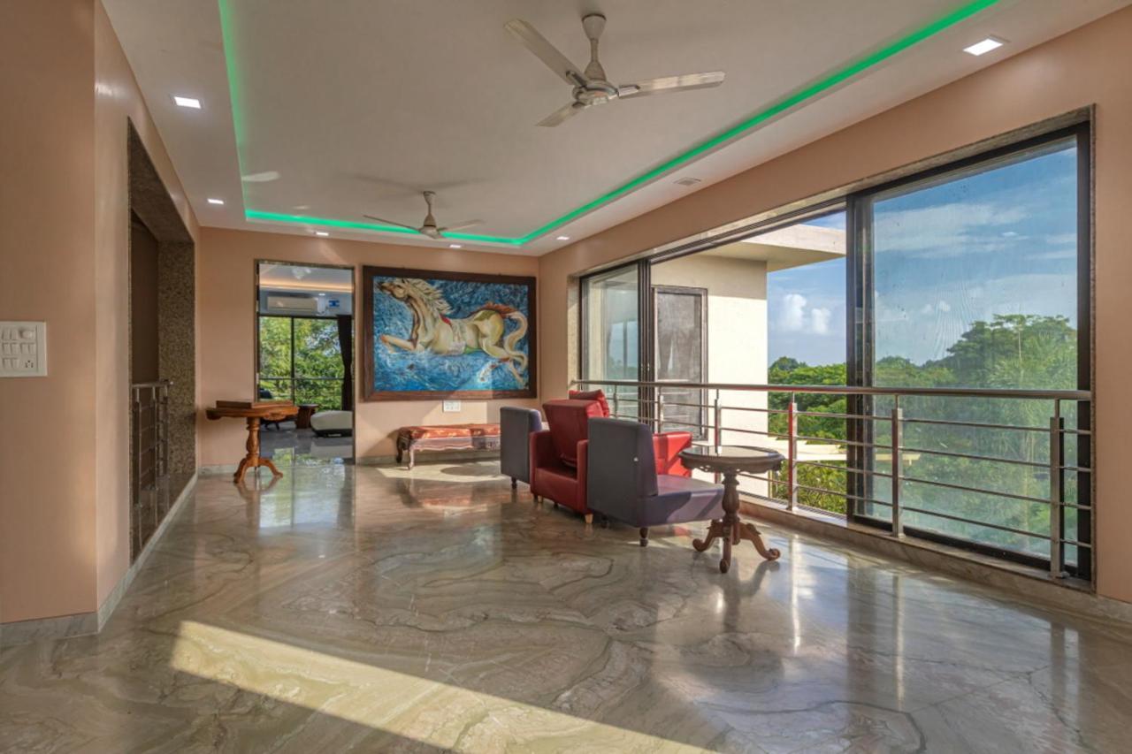 Saffronstays Aura, Alibaug - Luxury Pool Villa With A Game Room And Spacious Lawn 알리바그 외부 사진