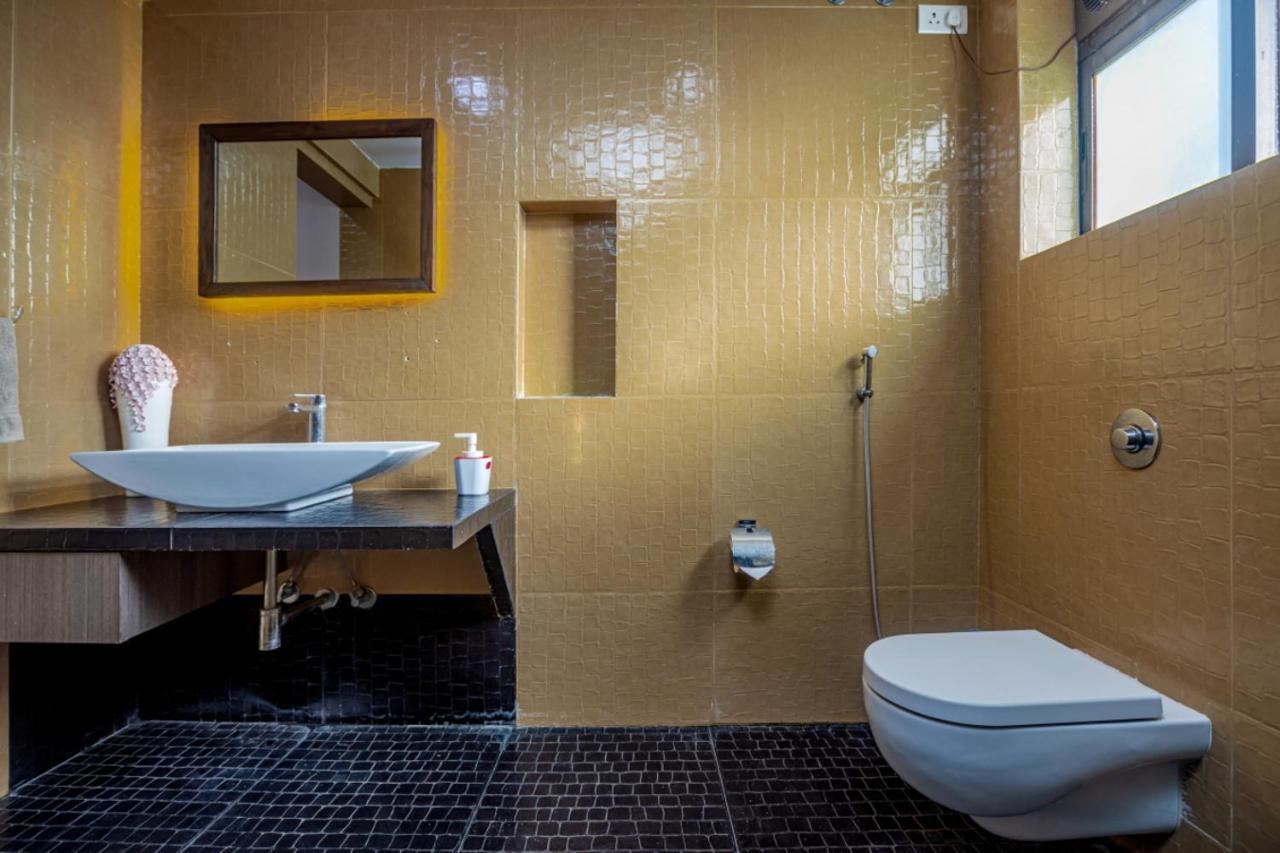 Saffronstays Aura, Alibaug - Luxury Pool Villa With A Game Room And Spacious Lawn 알리바그 외부 사진