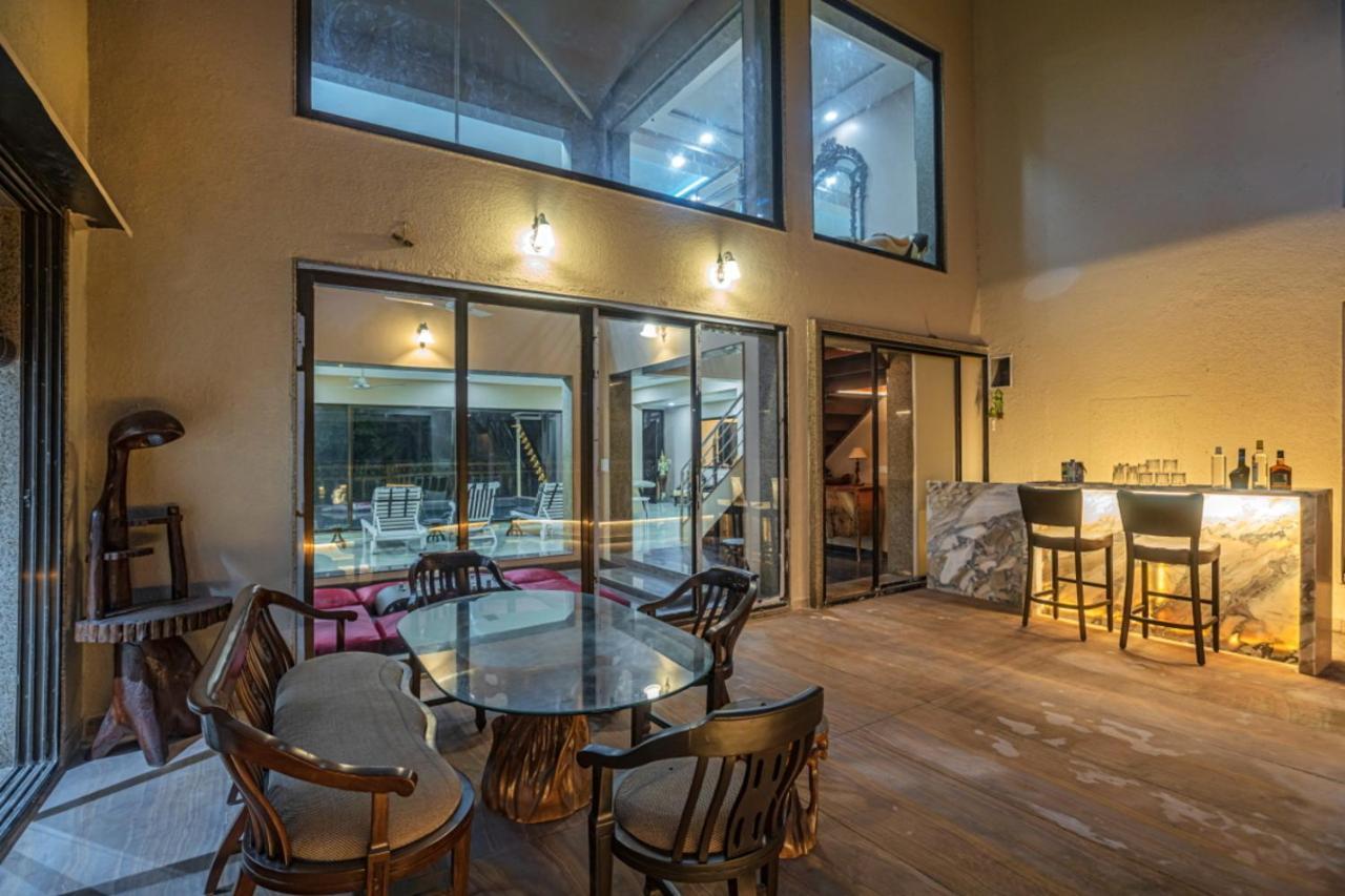Saffronstays Aura, Alibaug - Luxury Pool Villa With A Game Room And Spacious Lawn 알리바그 외부 사진
