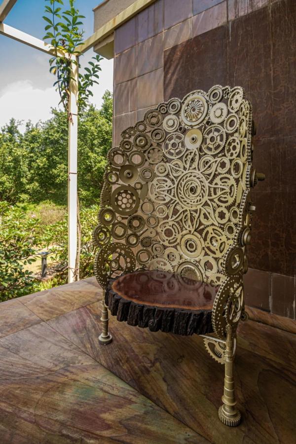 Saffronstays Aura, Alibaug - Luxury Pool Villa With A Game Room And Spacious Lawn 알리바그 외부 사진